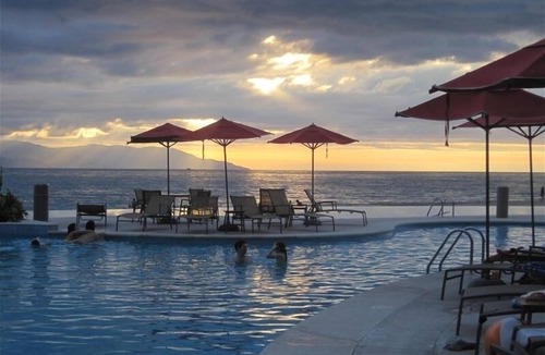 South Hotel Zone Condo | Stunningly Appointed Hotel Zone Beachfront Luxury with Breathtaking Views