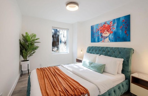 Sainte-Marie Apartment | Stylish 3BR in Montreal