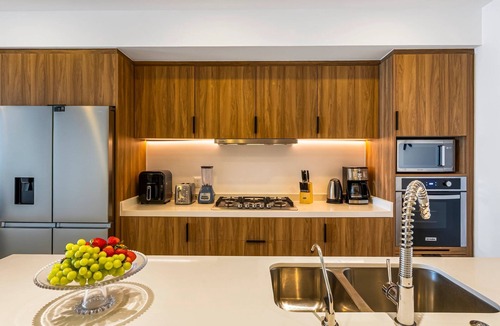 Las Glorias Apartment | Stylish Beachfront 2BR - Balcony & Pools