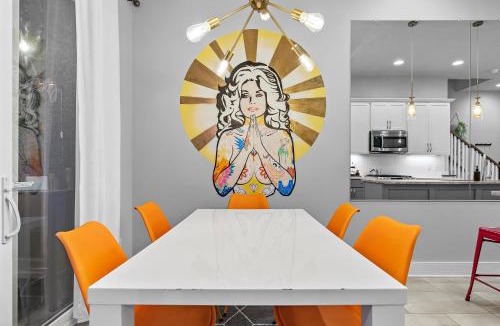 Hadley - Washington Apartment | Stylish City Heights Townhome