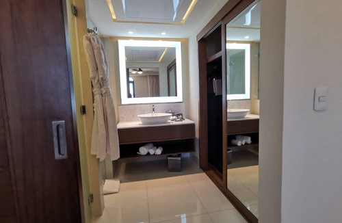Santa Rosa Resort | Stylish family-size condo at resort