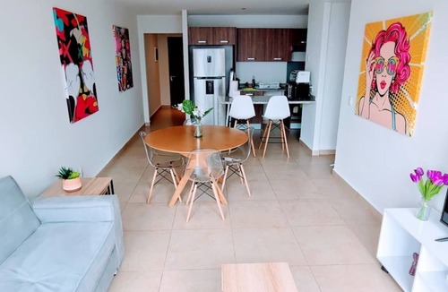 Granada Apartment | Stylish High-Rise Escape: Pool, Hot Tub & Cinema, King-Size Bed and High-Speed WiFi.