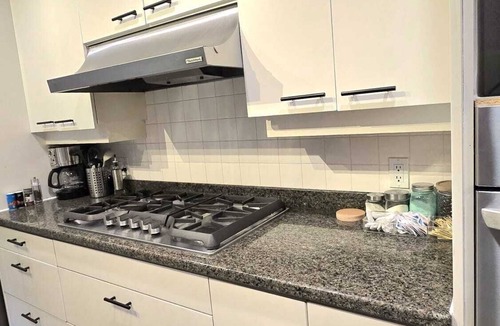 Upper Lonsdale House | Stylish Master Room with Hot tub and shared kitchen living room -North vancouver