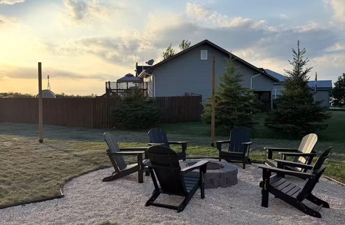 Gimli House | Stylish New-Build Duplex Retreat - D