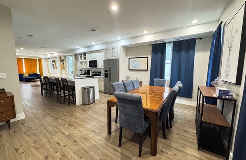 Washington House | Stylish Spacious 4BR Home w/Parking in DC