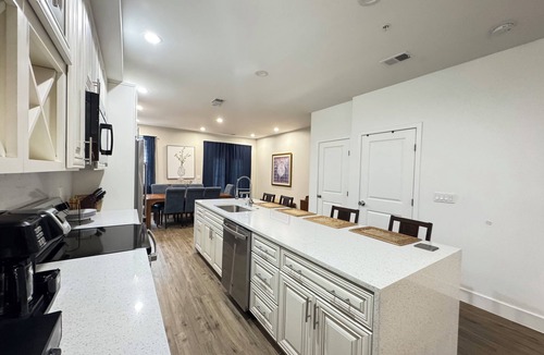 Washington House | Stylish Spacious 4BR Home w/Parking in DC