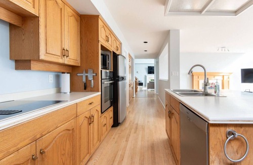Caulfeild House | Stylish & Spacious West Vancouver Retreat