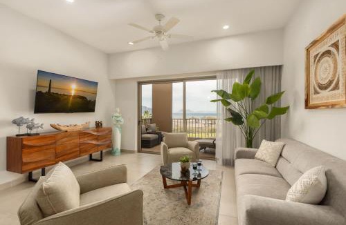 Loreto House | Stylish Summer 2BR Retreat w Pool & Beach Access
