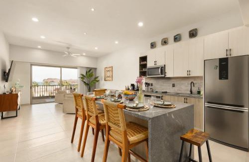 Loreto House | Stylish Summer 2BR Retreat w Pool & Beach Access