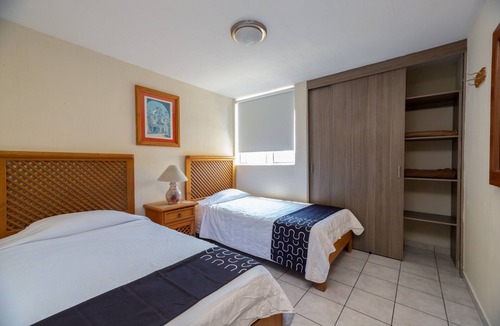 Zona Expo Hotel | Suites Navata