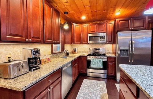 Rangeley Cabin | Summer Haven in Rangeley/Comfy Cabin/Trails, Lakes, Fire Pit/Sleeps 8/Starry Sky