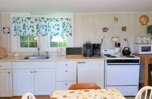 Chincoteague House | Summertime - Single Family Home - In Town