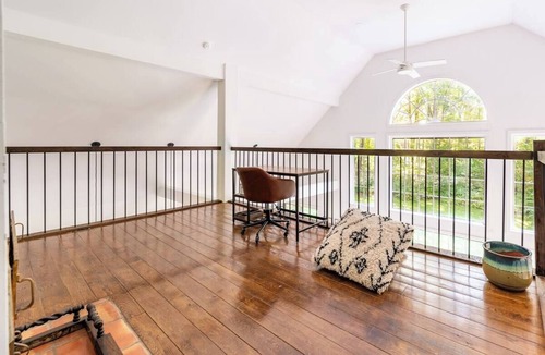 Sharon Cottage | Sun filled cottage in the woods