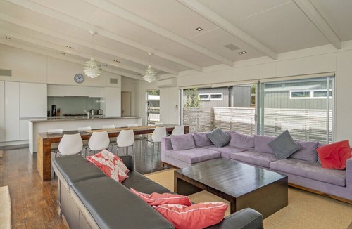 Whangapoua Cottage | Sun Seekers Paradise - Whangapoua Holiday Home
