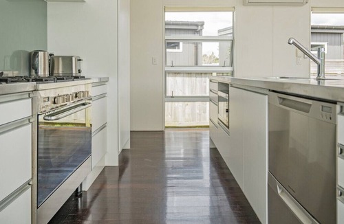 Whangapoua Cottage | Sun Seekers Paradise - Whangapoua Holiday Home