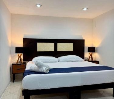 Colonia Campestre House | Sunlit Hideaway plus shared Pool for 6