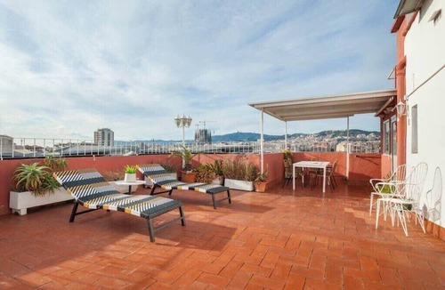 El Parc i la Llacuna del Poblenou Apartment | Sunny atico with private terrace in Sagrada Familia