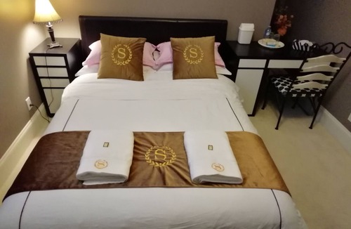 Surrey Bed & Breakfast | Sunny Island by White Rock B&B