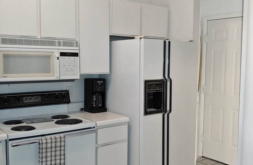 Millcreek Condo | SUNNY QUIET MOUNTAIN VIEWS AT BASE OF CANYONS BY SKI RESORTS, PARK, REC CENTER.
