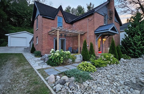 Wiarton House | “Sunny Side Up”n3BR Home Wiarton