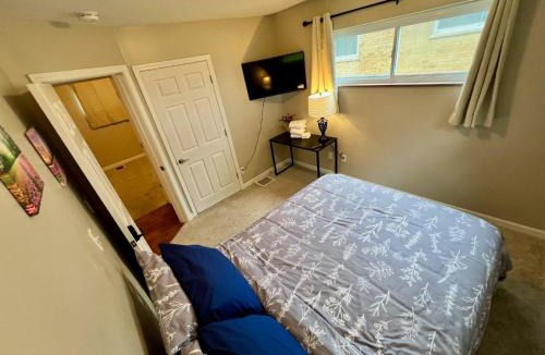 Covedale House | Sunny Stay Bright and Cozy Suite 1