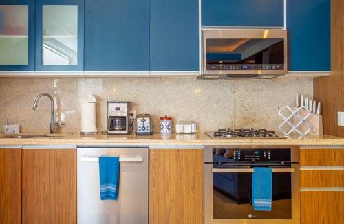 Centro Ixtapa Apartment | Sunny Studio in Romantic Zone. Steps to Beach.