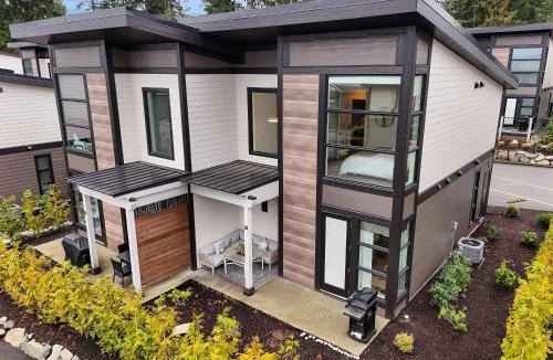 Regional District of Nanaimo House | Sunridge Beachside Retreat by EMR Vacation Rentals