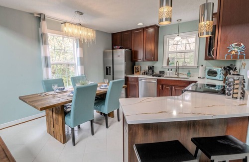 Lancaster House | Sunset Point on Greenvale Creek/Private waterfront retreat with dock