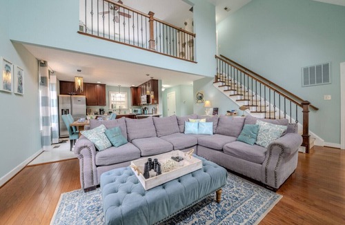 Lancaster House | Sunset Point on Greenvale Creek/Private waterfront retreat with dock