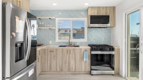 Sunset Beach House | Sunset Surf by AvantStay