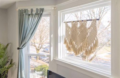 East Rock Apartment | Sunshine Central | Yale | 3BR | Prking | Wshr/Dryr