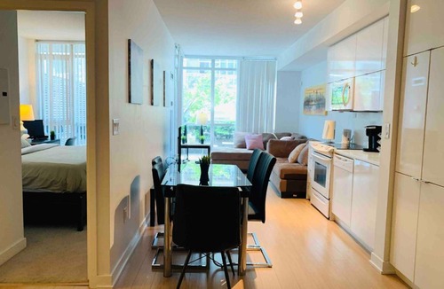 CityPlace Apartment | SunShine Stays + Den Terrace