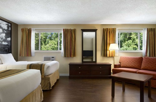 Addison Hotel | Super 8 by Wyndham Brockville