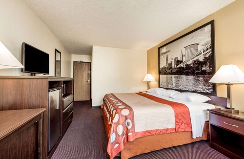 Franklin Hotel | Super 8 by Wyndham Franklin/Middletown Area