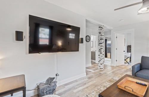 Lansing House | SUPERB 3 Bedroom Home with Game Room! Close to Downtown - Sleeps 6