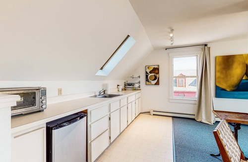 Wiscasset House | Sweeping Sheepscot River views in newly renovated 200 year old Wiscasset home