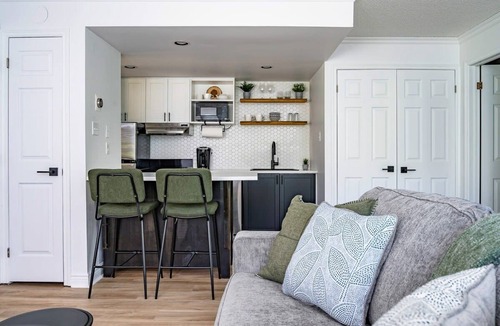 Craigleith Condo | Sweet Retreat/Shuttle, Pool & Outdoor Escape