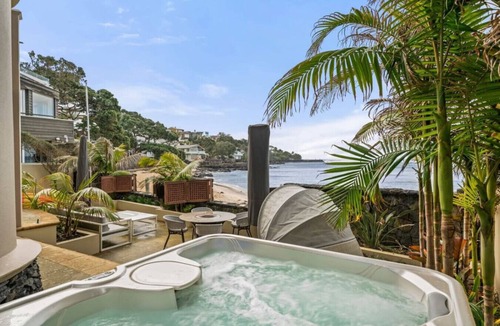 Takapuna House | Takapuna Beachfront w/Stunning Views