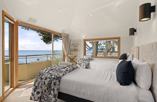 Takapuna House | Takapuna Beachfront w/Stunning Views