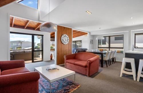 Whangamata House | Tangaroa Beachside Bliss - with Private Pool