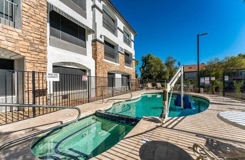 Tempe Apartment | Tempe Studio One bedroom w pool, jacuzzi, gym perfect location PETS ALLOWED