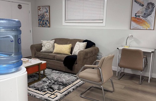 Saskatoon Apartment | Terracotta Luxury Suite- Your grounding oasis! Few minutes from the airport.