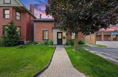 Collingwood House | The 1883 Century Flat Suite