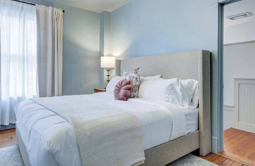 North Downtown Hotel | The 200 South St Boutique Hotel w/Pool