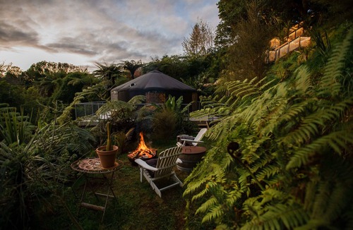 Oakura Cabin | The black Yurt