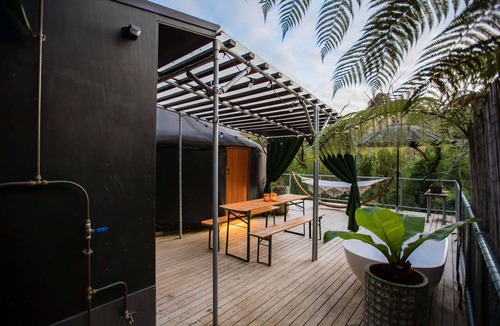 Oakura Cabin | The black Yurt