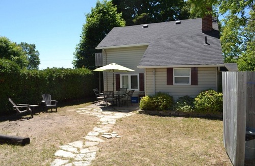 Sauble Beach Cottage | The Bruce Beckons Cottage