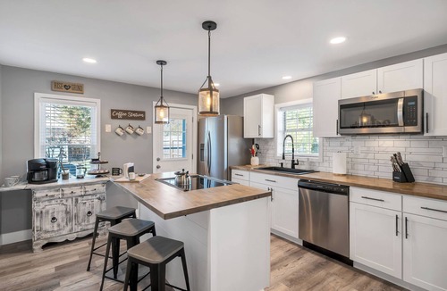 Kings Mills House | The Cartridge House - Sleeps 16 - Kings Island, Great Wolf, Spooky Nook & More
