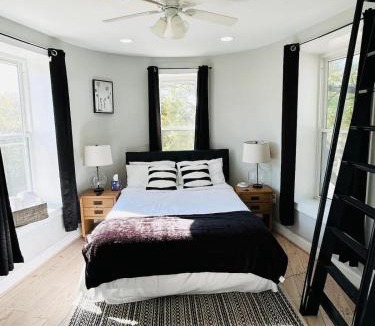 Eckington House | The Castle 3 Condos for Family Friends & Business