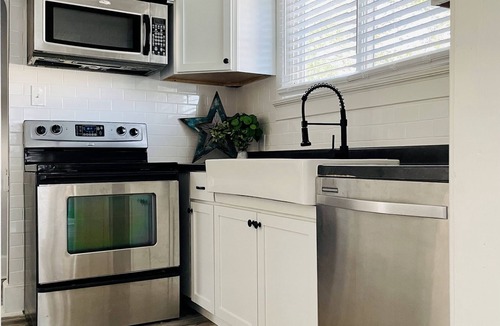 Evansville House | The Chic Shack | Centrally Located 2BR/1BA Home